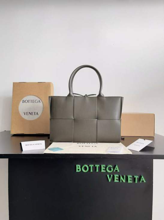Picture of Bottega Veneta Handbags _SKUfw184065727fw